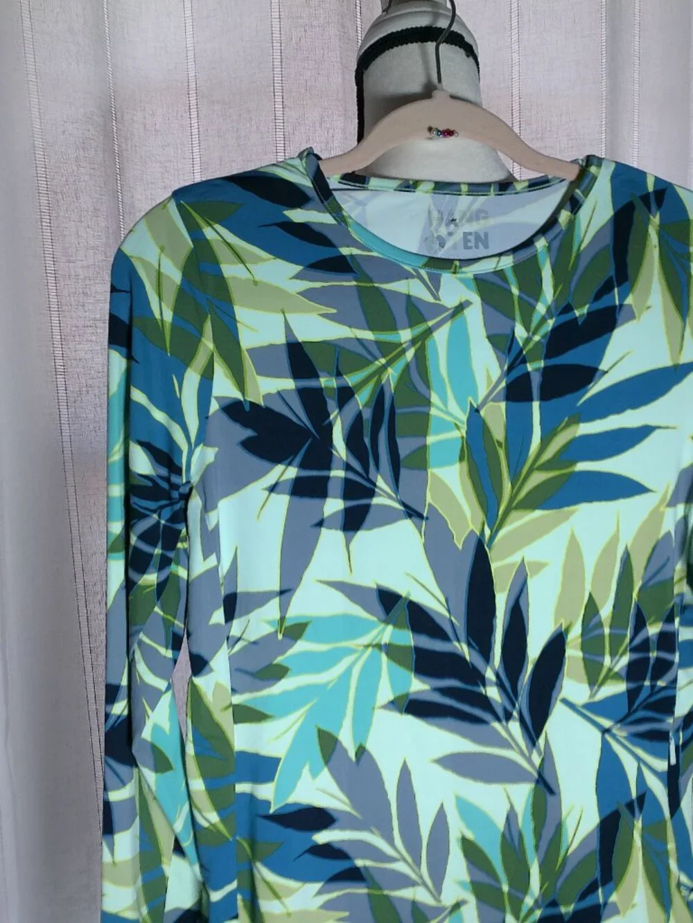 HANG TEN Long Sleeve Scoop Neck Multi-Color Leaf Design Athletic Sun Shirt  S - Picture 2 of 9